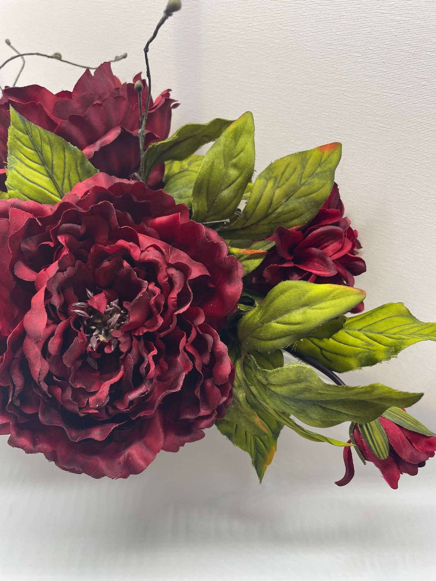 elegant burgundy flowers centerpiece